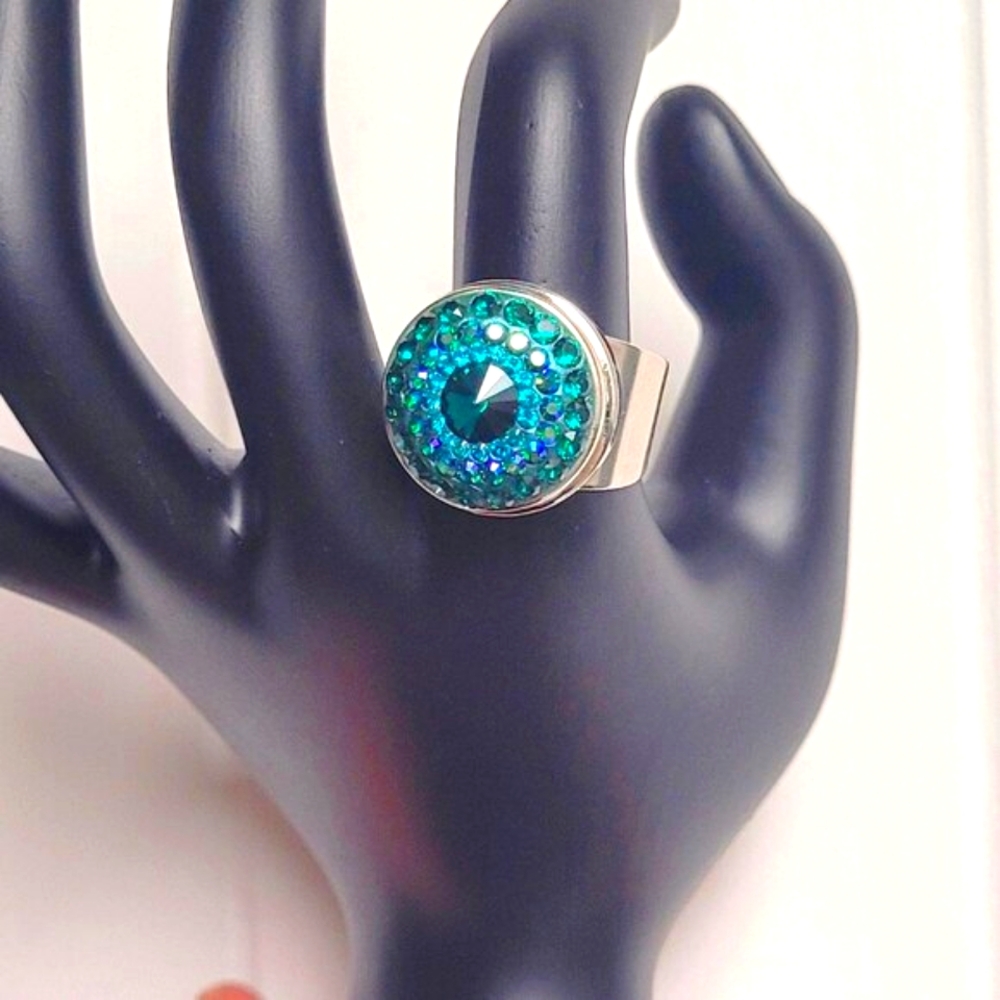 NWT Blue/Teal Sparkle Stone Round Snap Ring with Silver Plated Snap Bezel